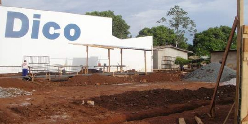 Construção da Poconé Veículos