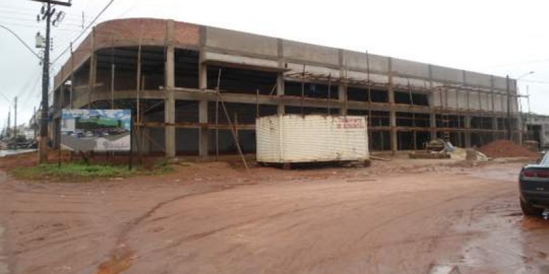 Construção da Poconé Veículos