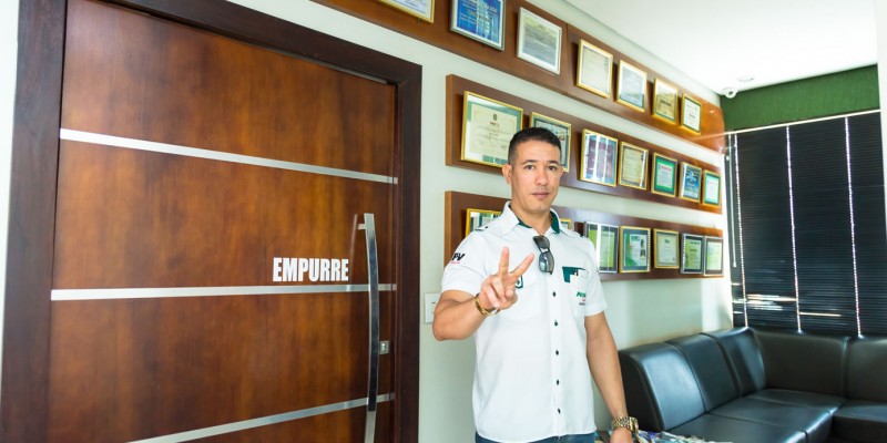 Construção da Poconé Veículos