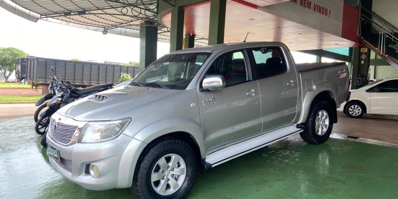 TOYOTA/HILUX 3.0 STD 4X4 DIESEL MANUAL 