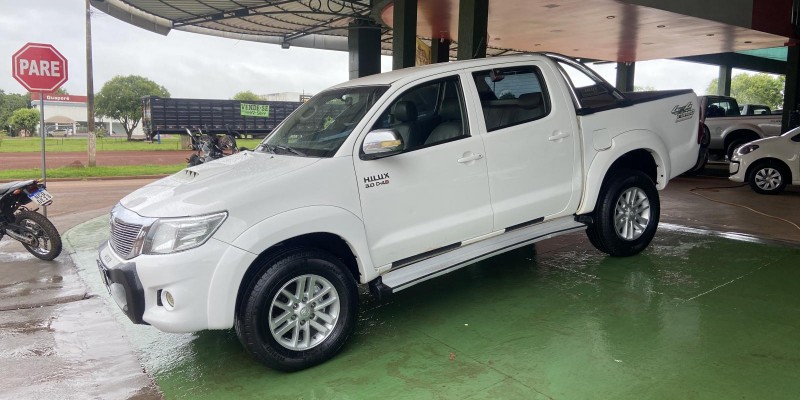TOYOTA/HILUX SR 3.0 4X4 DIESEL AUTOMÁTICA