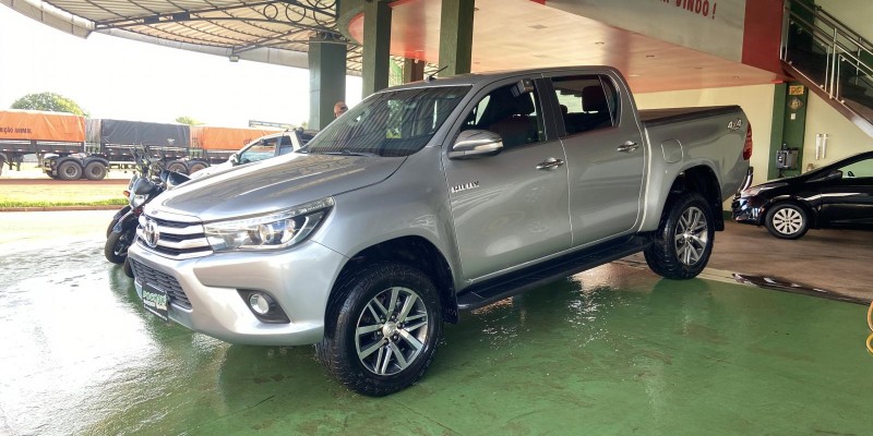 TOYOTA/HILUX SRX 4X4 DIESEL AUTOMÁTICA