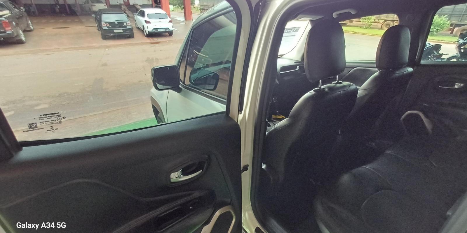 JEEP /  RENEGADE 2.0 AUTOMÁTICO  - Foto 5 de 10