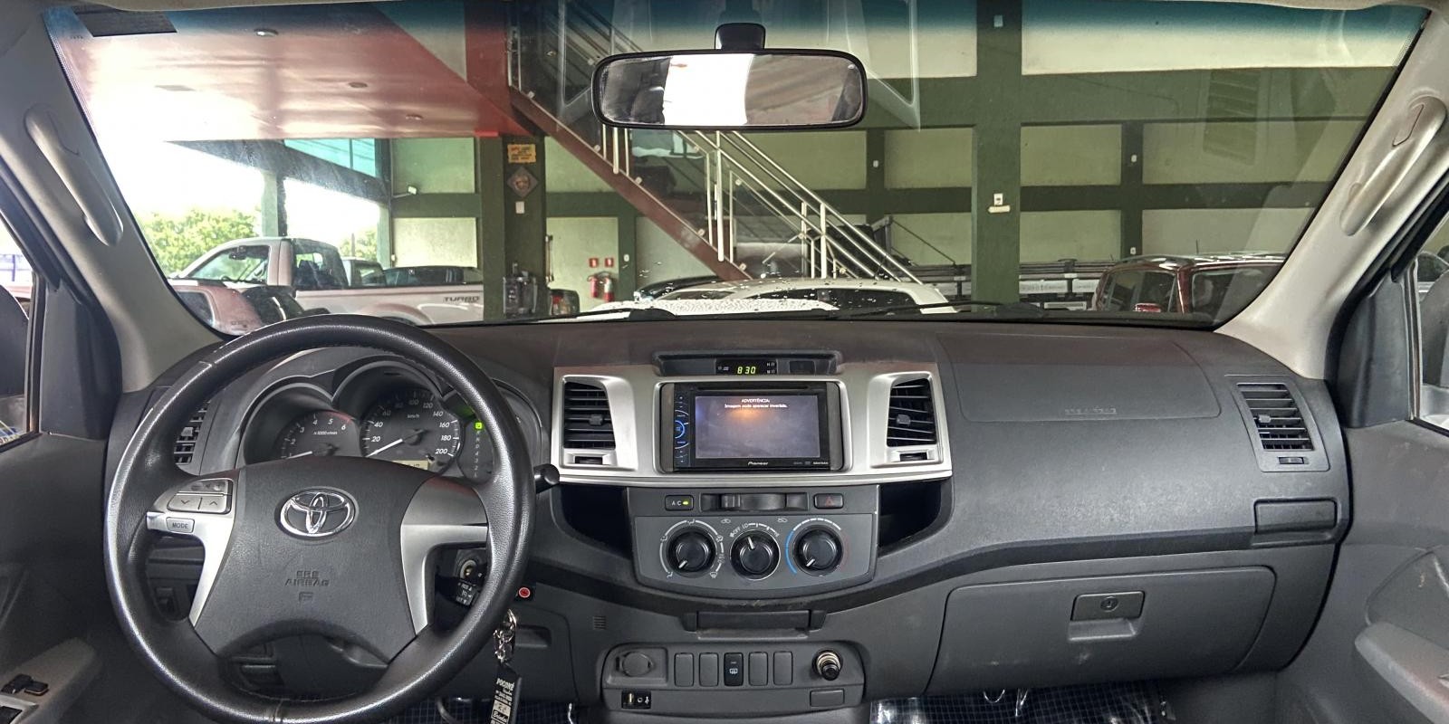 TOYOTA/HILUX SR 3.0 4X4 DIESEL AUTOMÁTICA - Foto 4 de 5