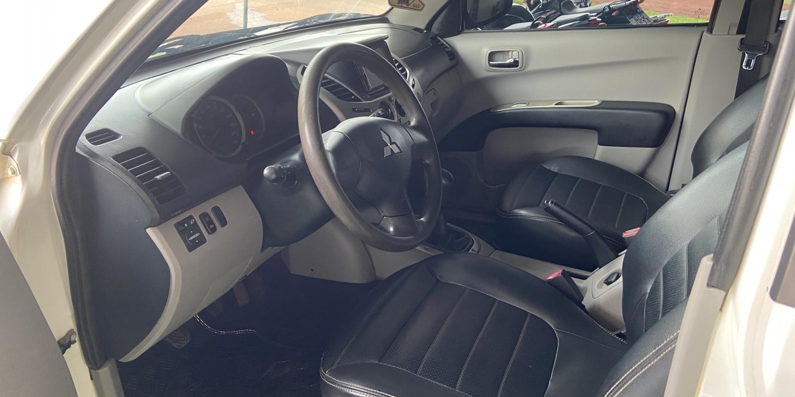 L200 TRITON HLS OUTDOOR 2.4 FLEX MANUAL 4X2 - Foto 2 de 5
