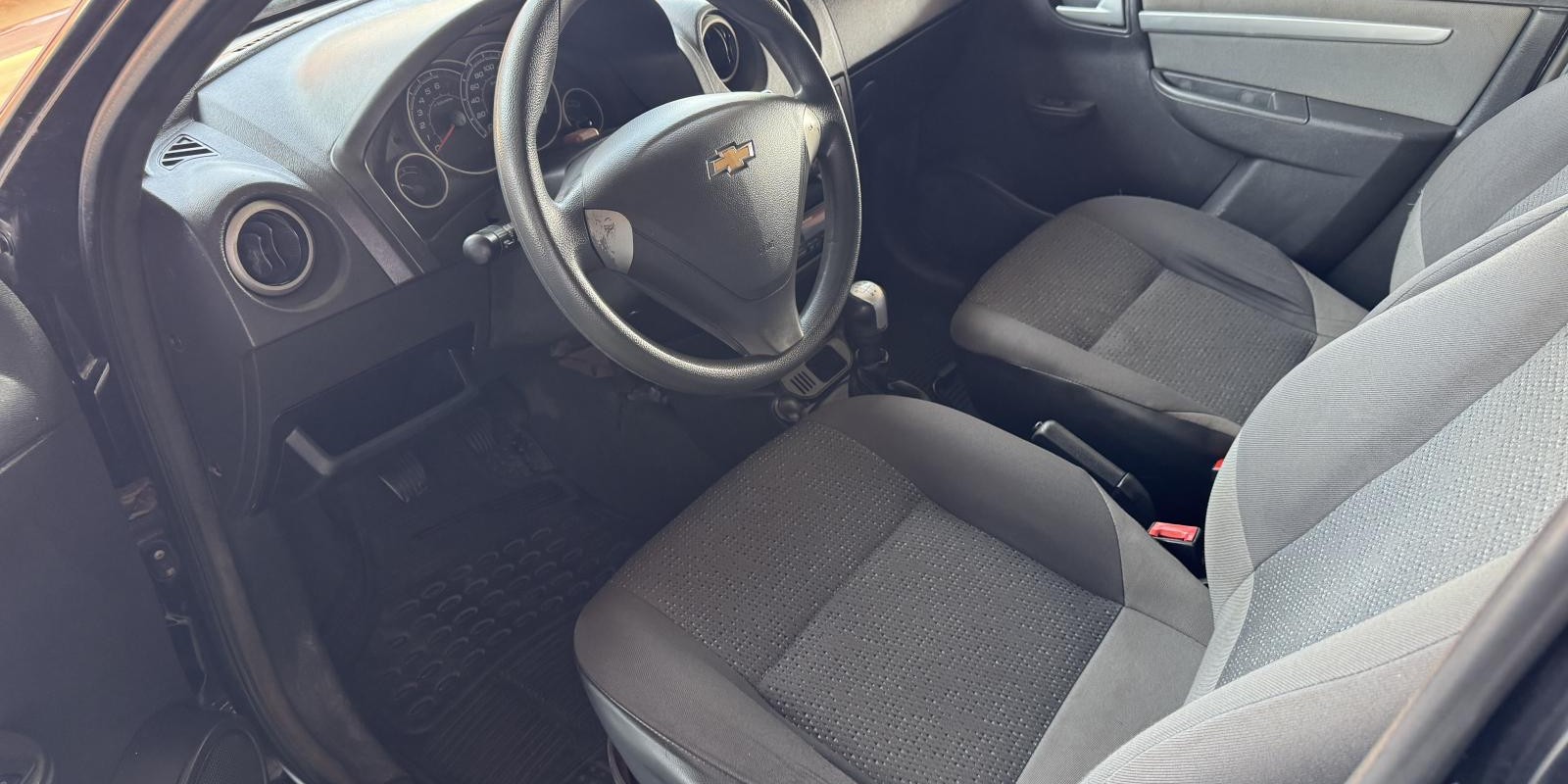 CELTA LT 1.0 FLEX - Foto 2 de 7