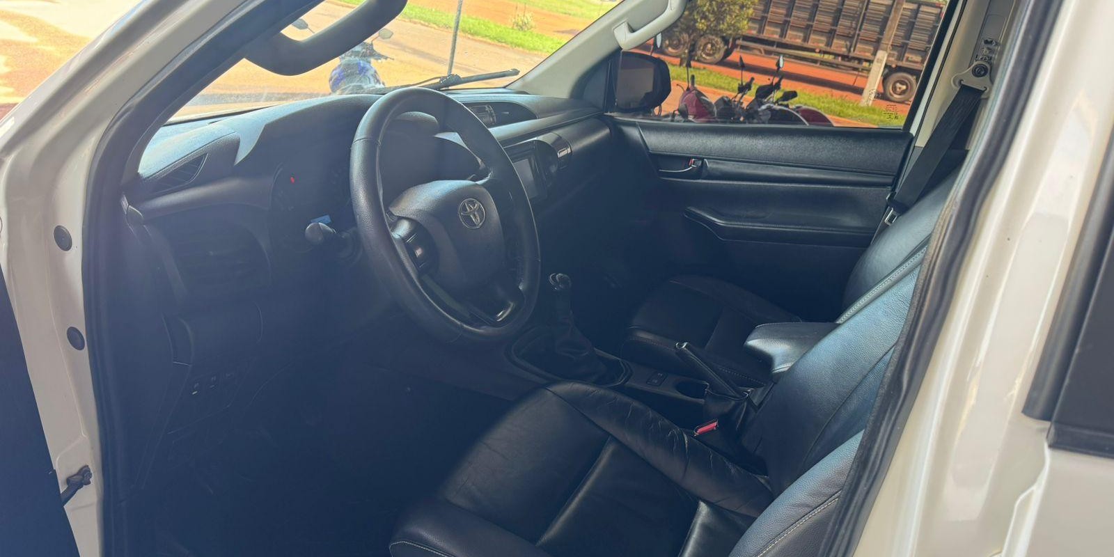 HILUX SR MANUAL 4X4 DIESEL - Foto 2 de 3