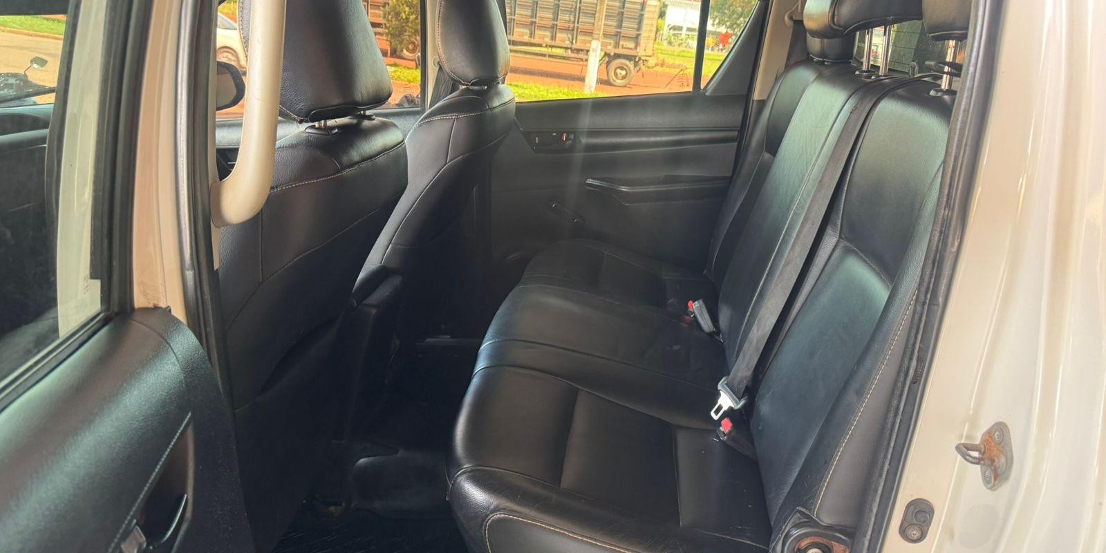 HILUX SR MANUAL 4X4 DIESEL - Foto 3 de 3