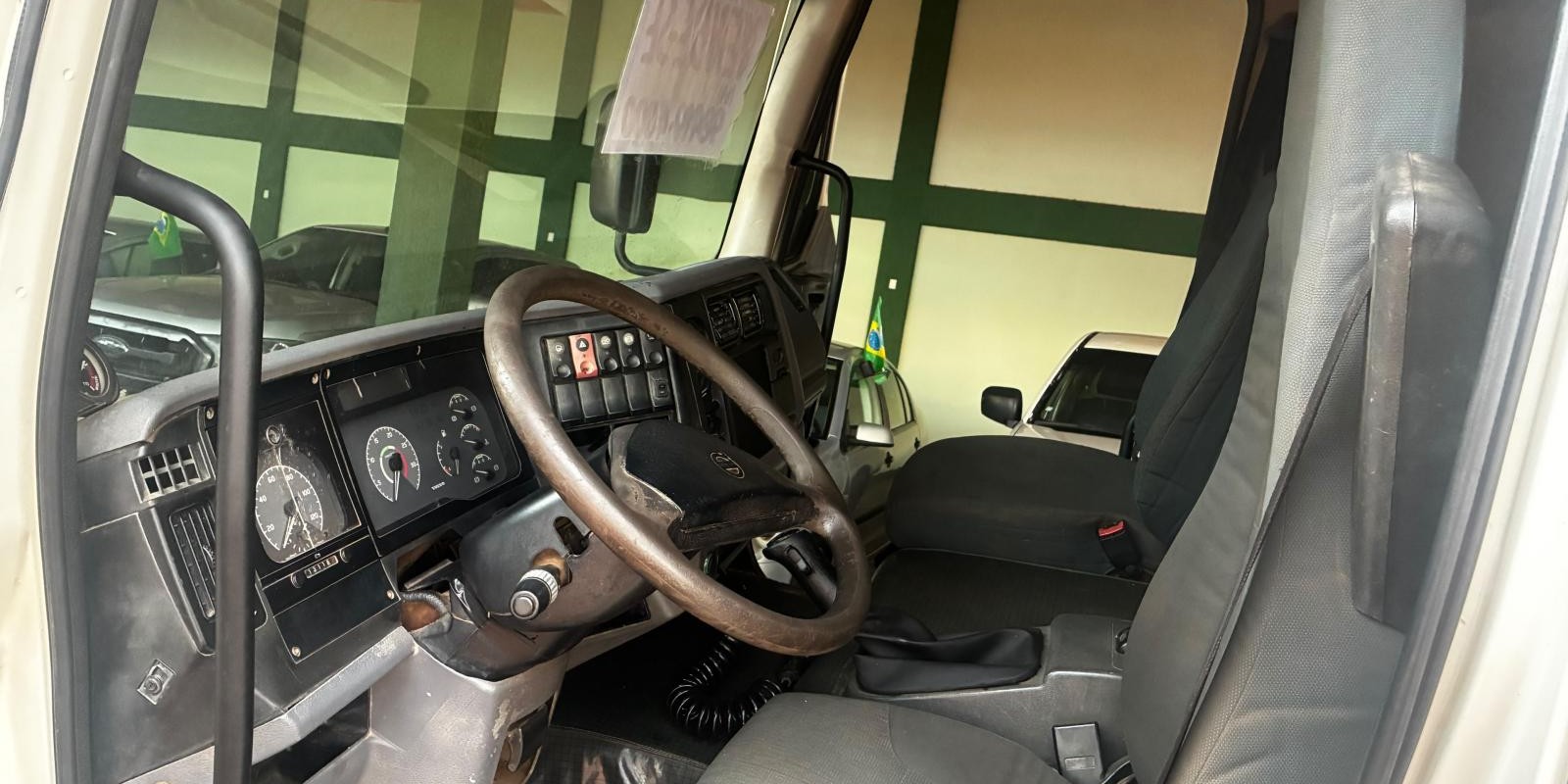 VOLVO/VM 260 6x2R - Foto 6 de 8